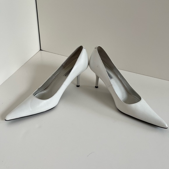Size 8 White Steve Madden pumps - Picture 8 of 9